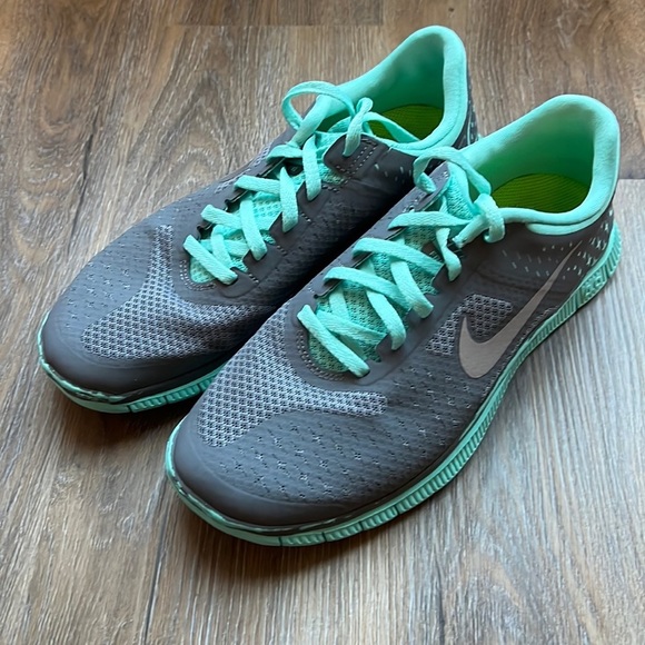 Nike Shoes - Nike free gym shoes women